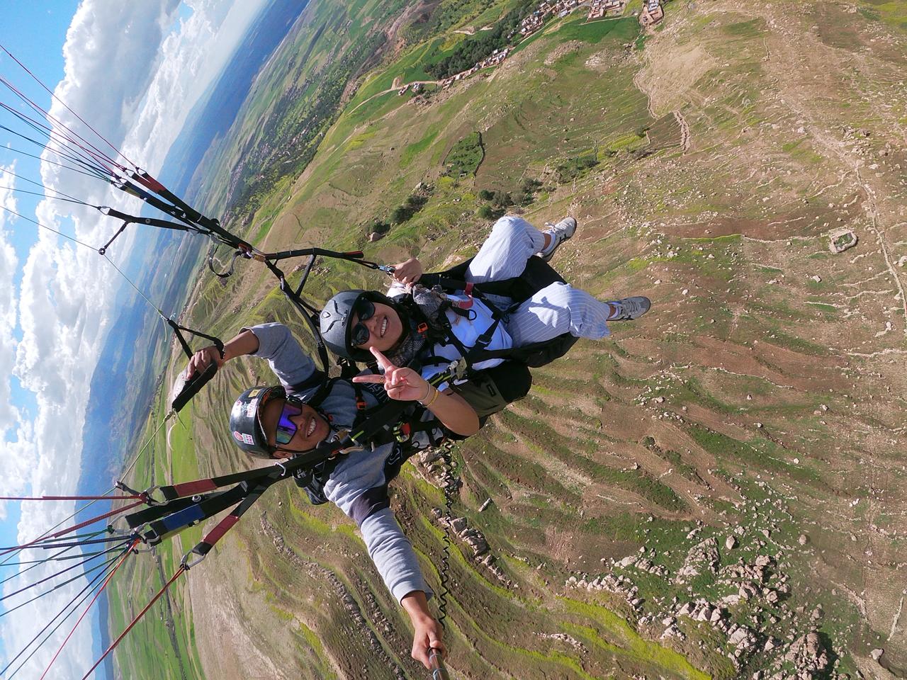 Piloto de parapente en Aguergour